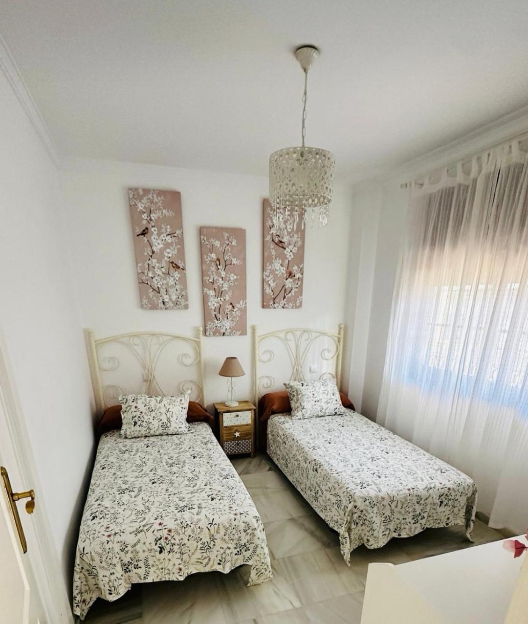 Lolo'S House Apartment เบนัลมาเดนา ภายนอก รูปภาพ